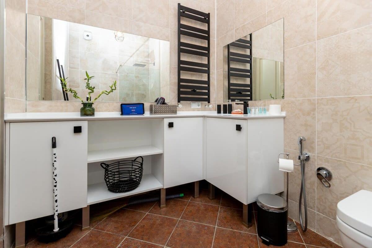 Stylish 2Br Apt In The Heart Of Old 트빌리시 외부 사진